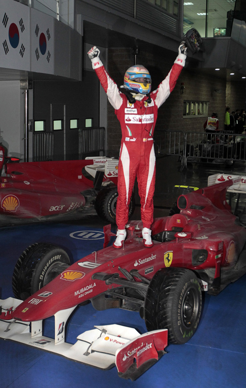 红牛车队力克雷诺车队，阿隆索带队取胜