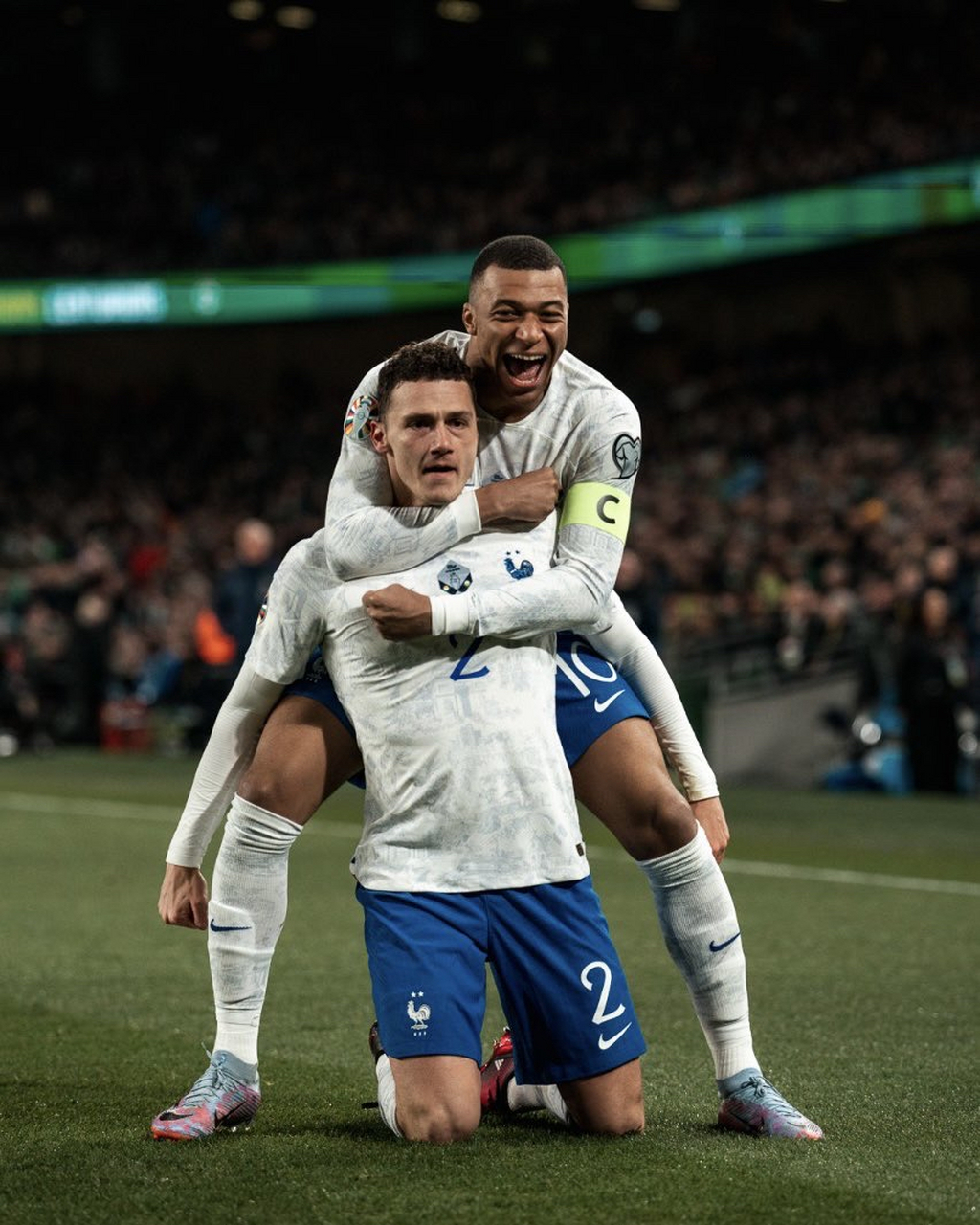 波兰横扫AC米兰，库尔图瓦点燃赛场