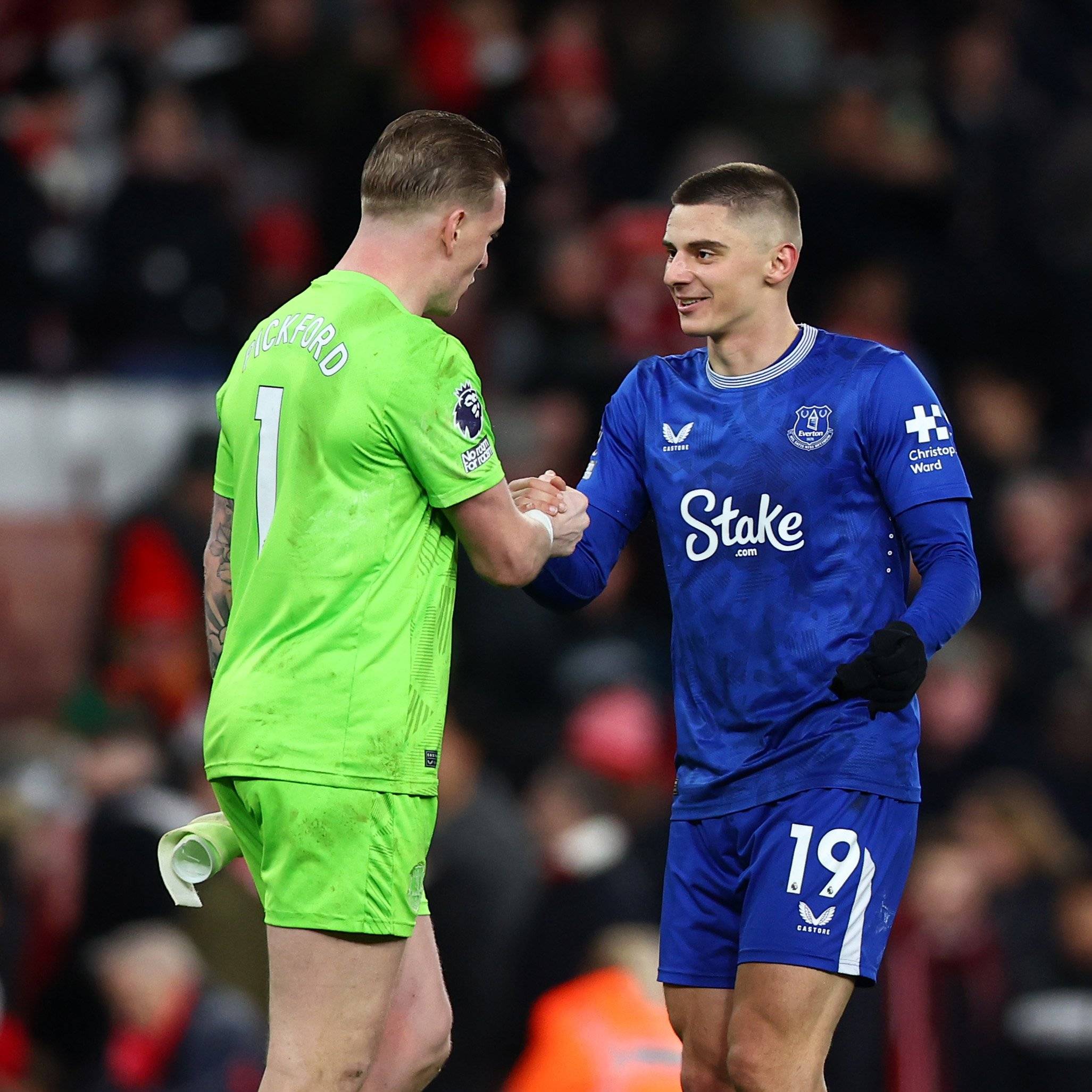 西班牙险胜阿森纳，皮克点燃赛场