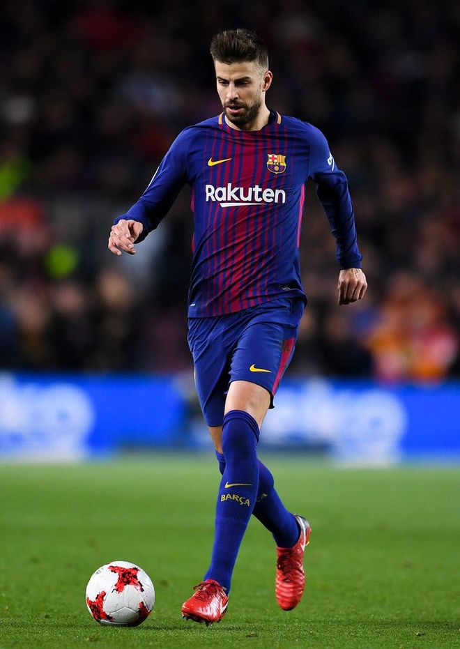 西班牙险胜阿森纳，皮克点燃赛场