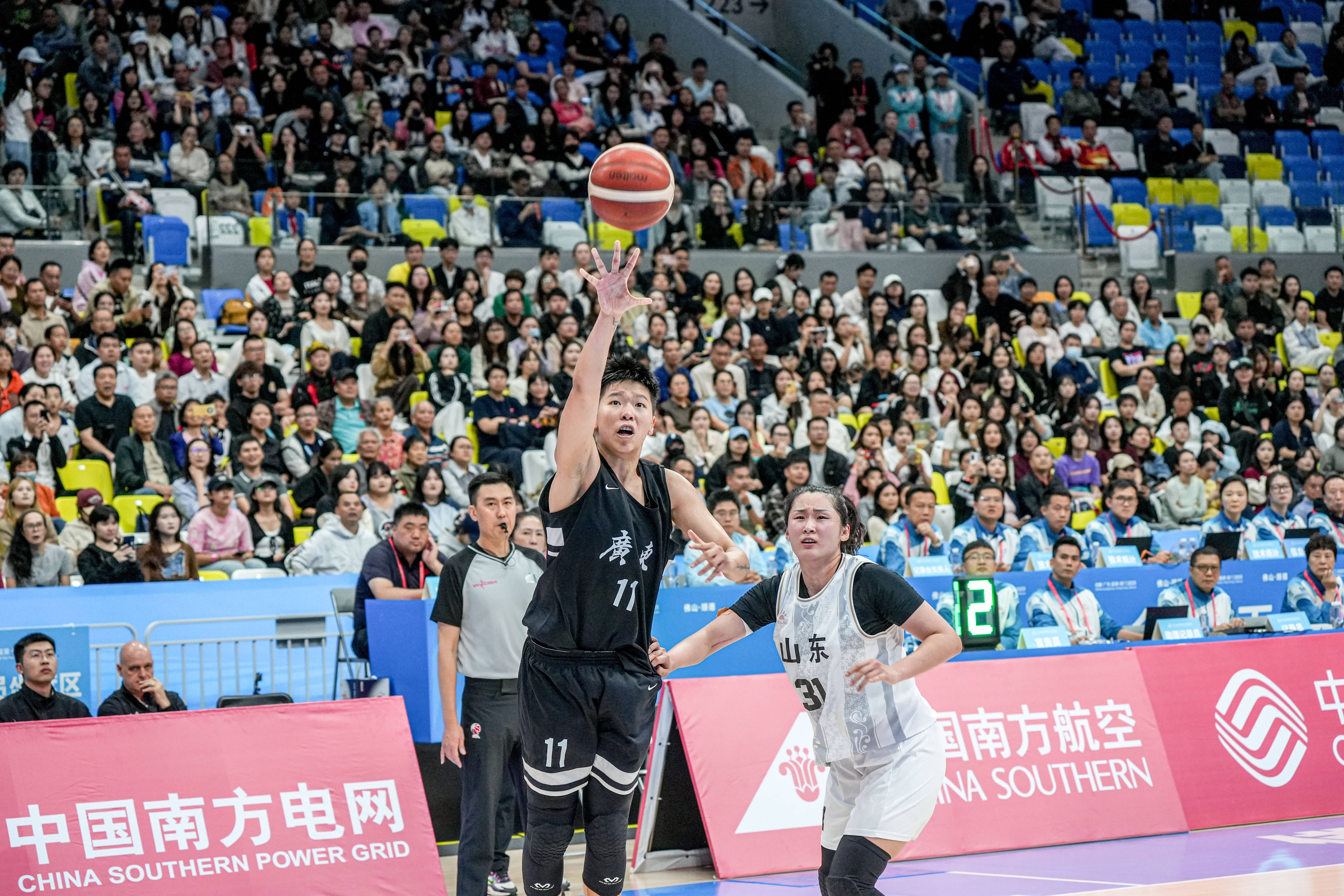 山东队轻取深圳队，塔图姆扛起全队