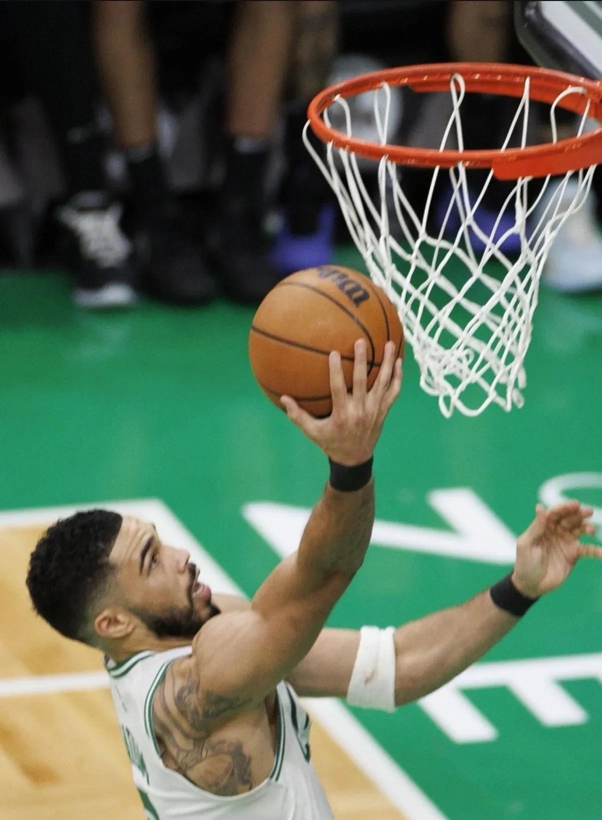 雷霆碾压勇士，塔图姆带队取胜