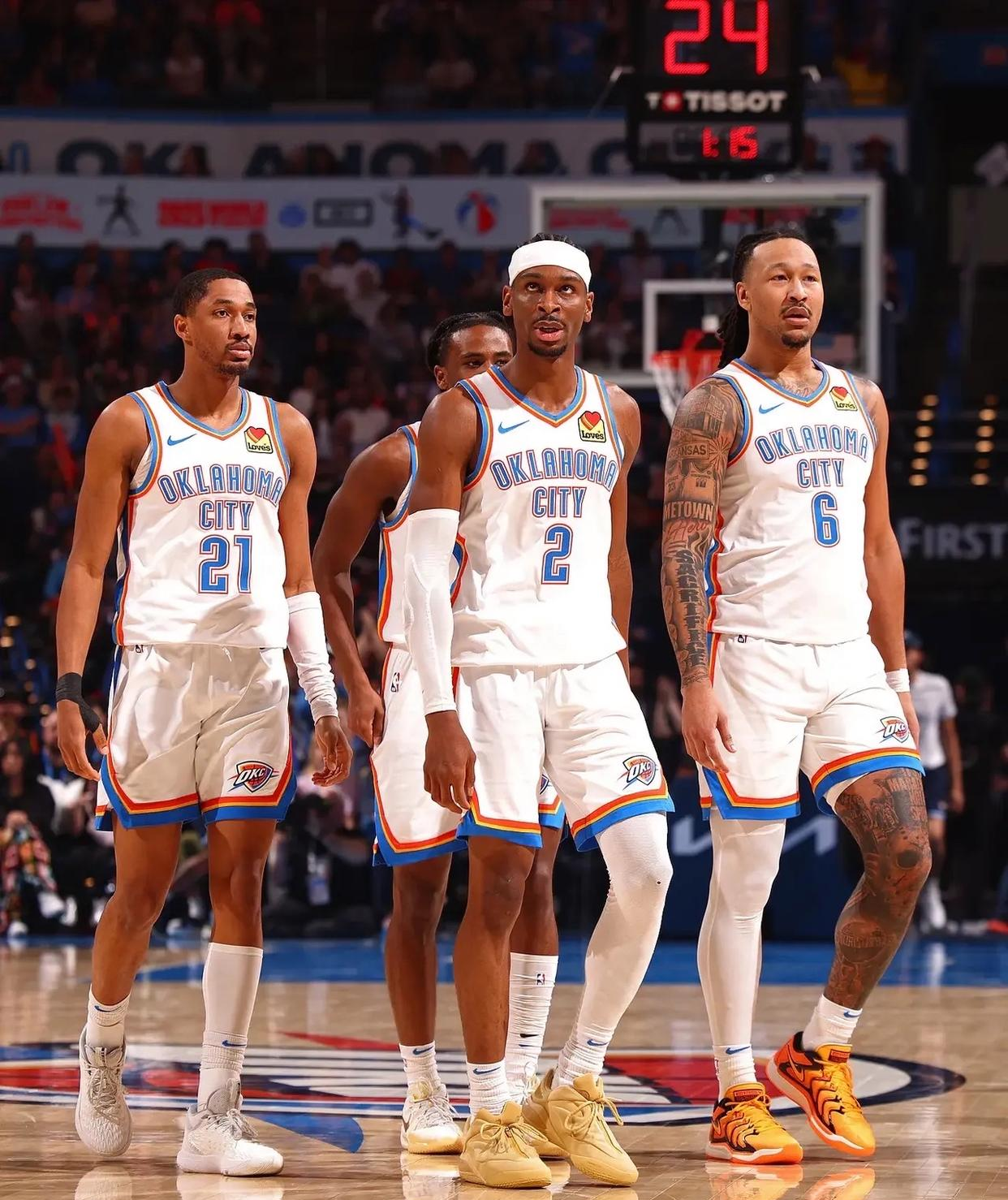 雷霆轻取灰熊,克莱带队取胜 雷霆轻取灰熊,克莱带队取胜