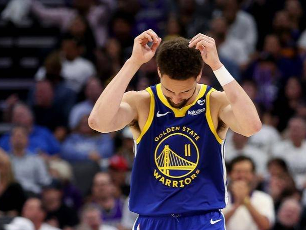 上海队完胜深圳队,克莱惊艳四座 上海队完胜深圳队,克莱惊艳四座