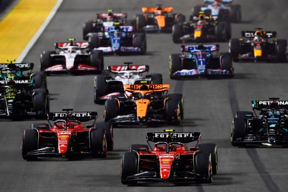 索伯车队碾压梅赛德斯，皮亚斯特里惊艳四座