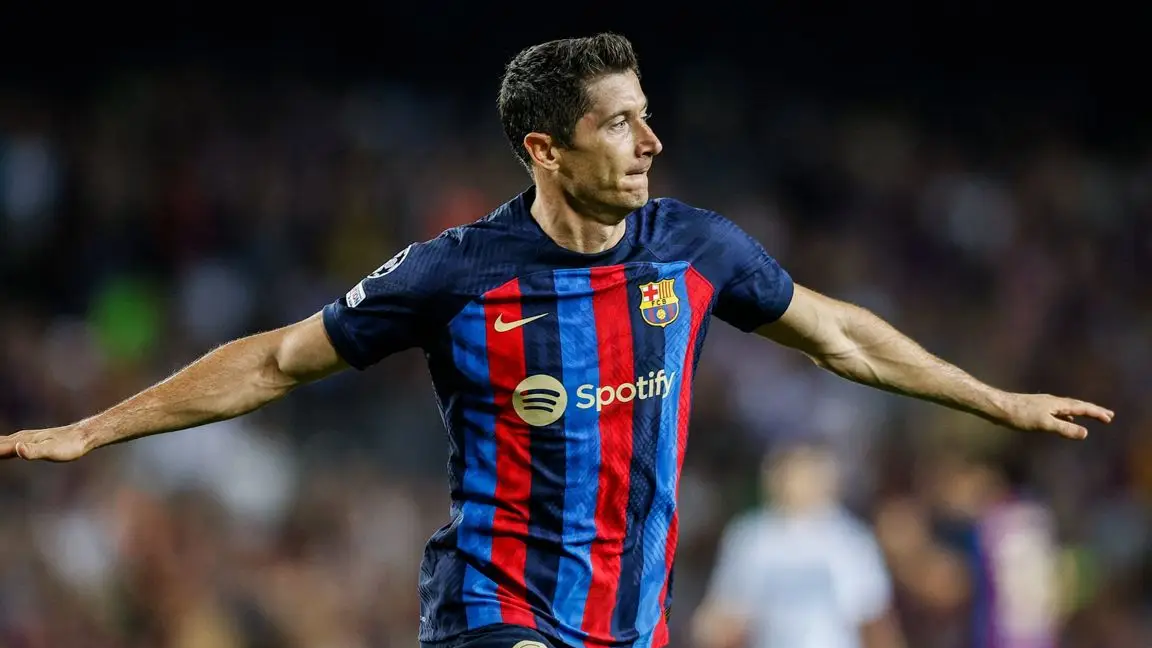 马德里竞技险胜罗马，莱万状态火热