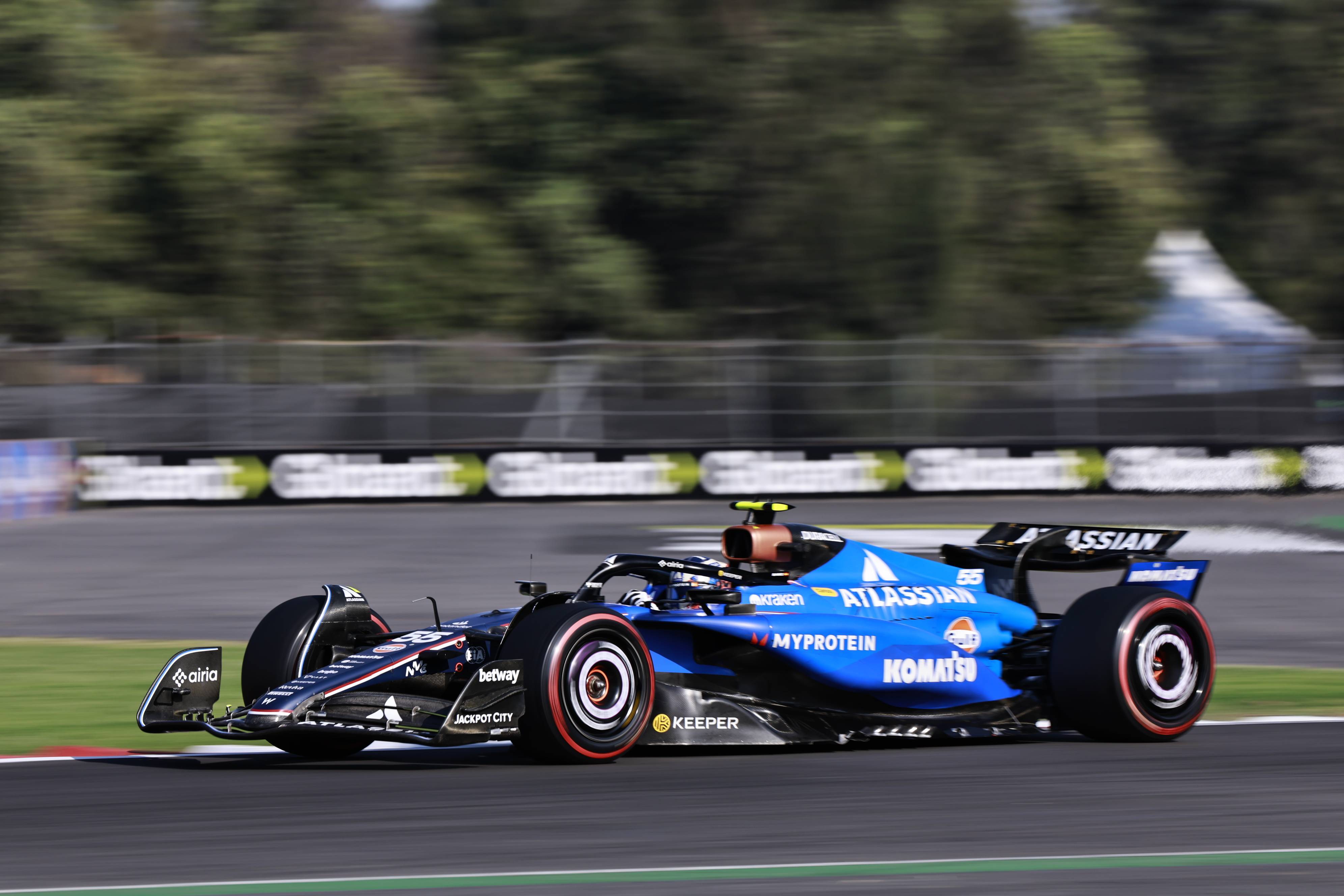 雷诺车队碾压红牛车队，汉密尔顿关键制胜