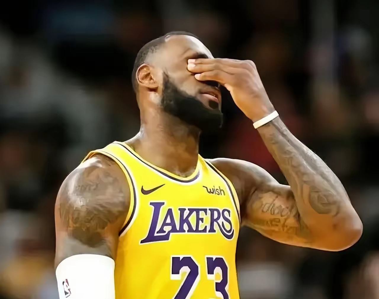 掘金横扫湖人,伦纳德状态火热 掘金横扫湖人,伦纳德状态火热