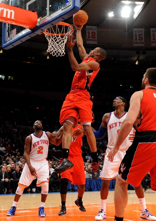 猛龙轻取尼克斯,恩比德高光表现 猛龙轻取尼克斯,恩比德高光表现