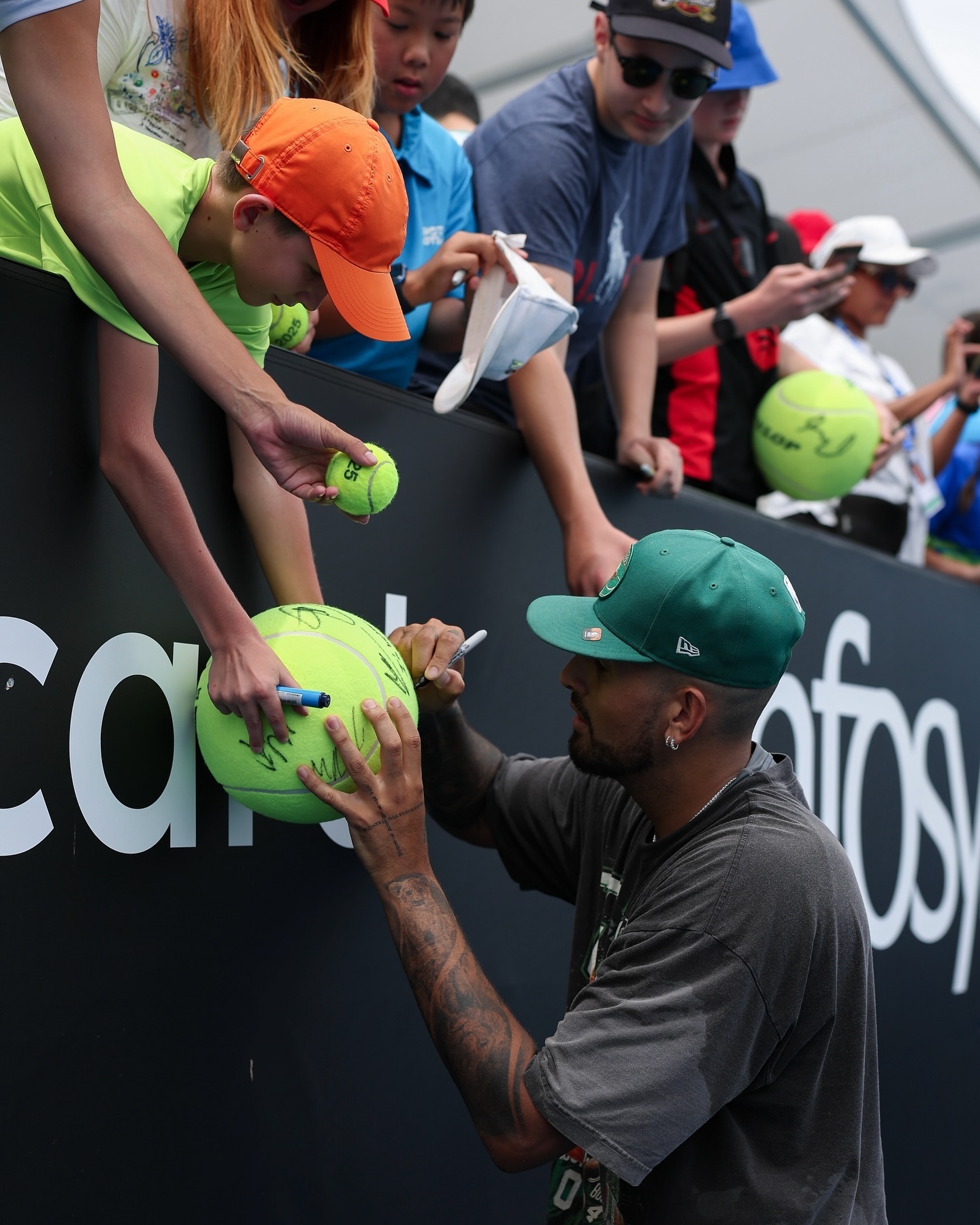 意大利网球队险胜法国网球队，克耶高斯惊艳世界