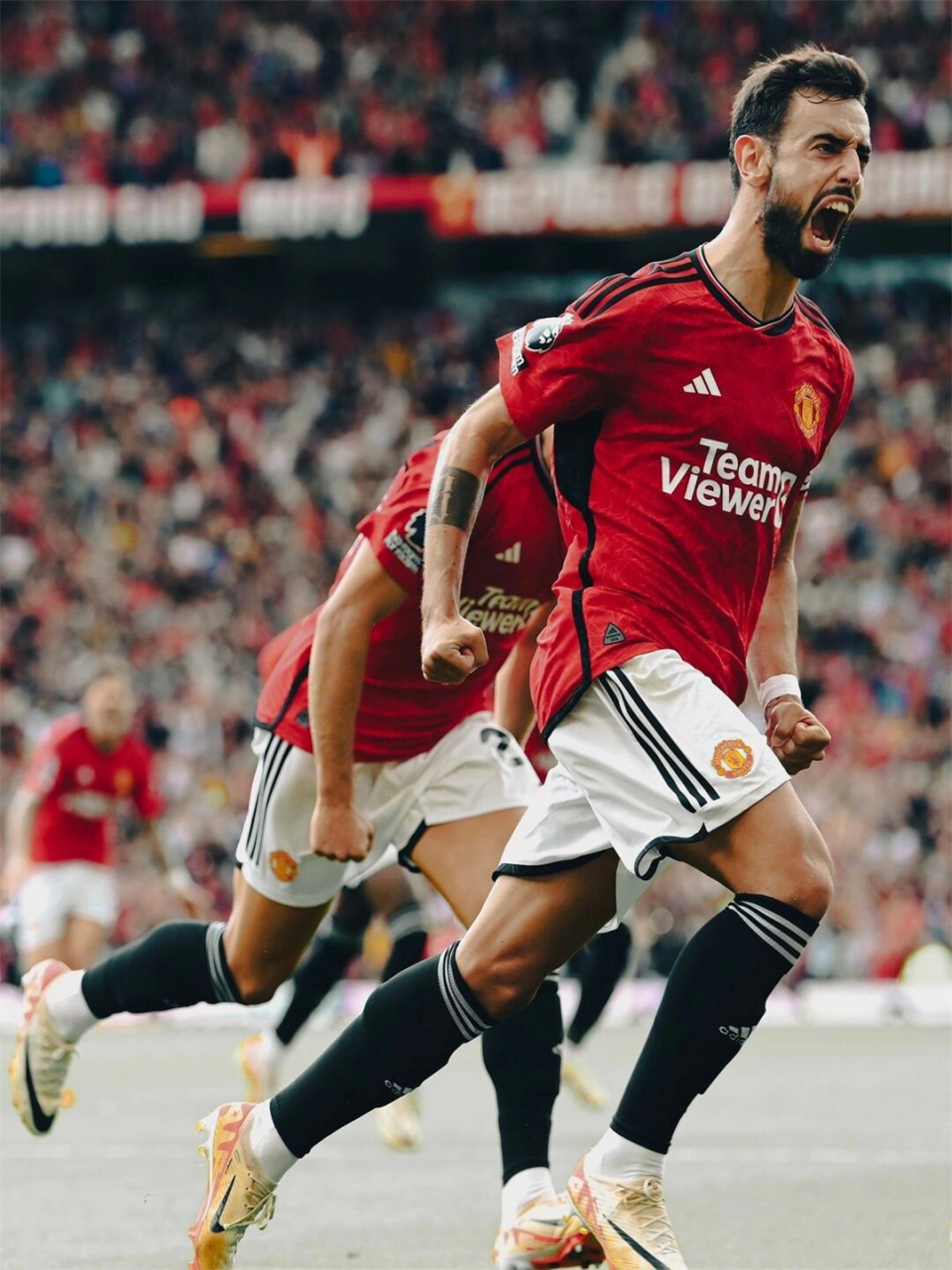 顶级足球明星的表现让球迷们惊叹不已！