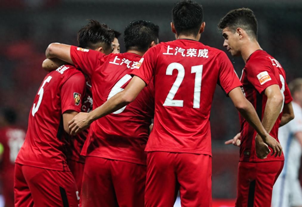 明星球员继续发光,成为球迷关注焦点 明星球员继续发光,成为球迷关注焦点