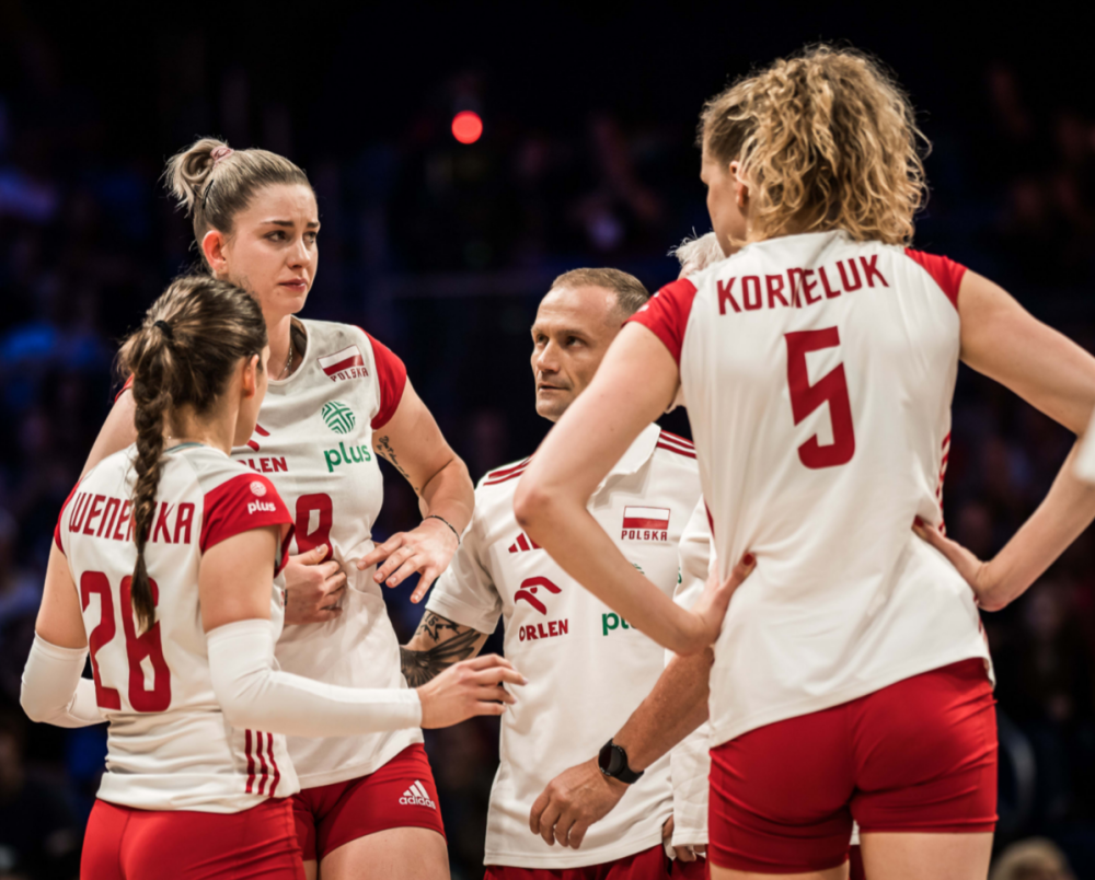 日本乒乓球队鏖战波兰乒乓球队，波尔完成帽子戏法