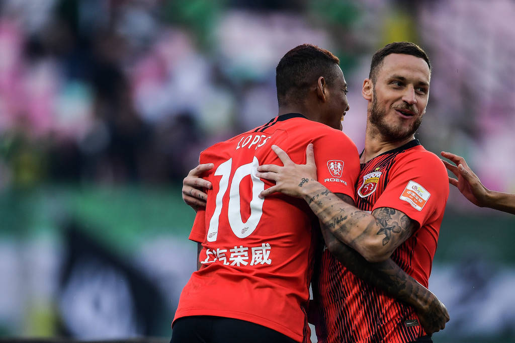 上港攻破对手门将,终结对方先开局 上港攻破对手门将,终结对方先开局